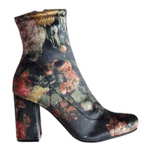 Mia Ankle boots